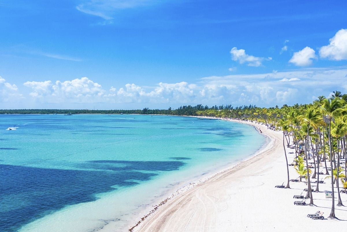 Millions Of Americans Are Abandoning Their Favorite Destinations For This “Frictionless” Caribbean Island